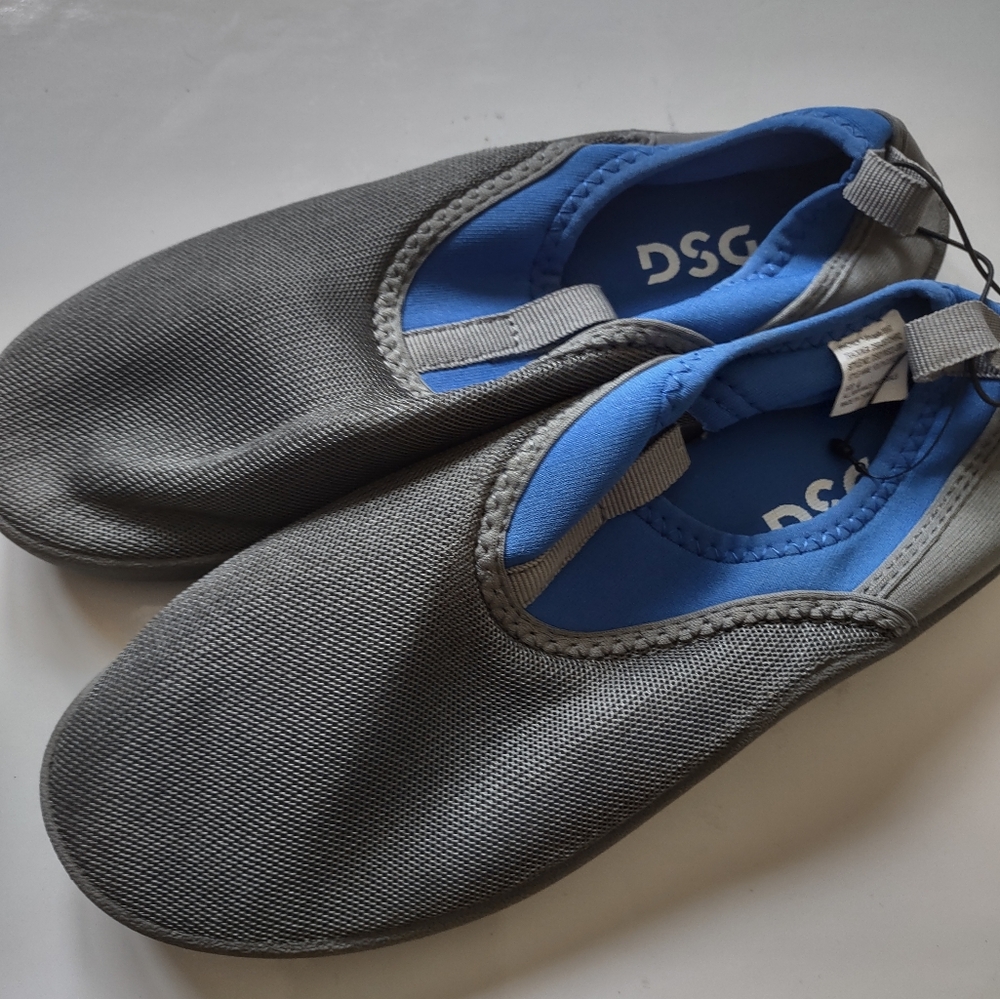 DSG boys water shoes size 4us